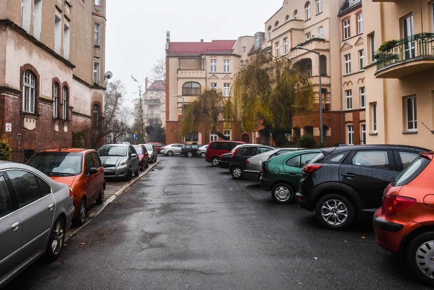 Mieszkańcy protestują przeciw ścieżce rowerowej na ul....