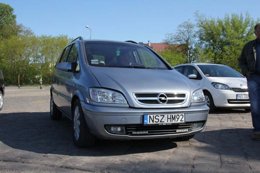 Opel Zafira 2,2, 2004 r., Cena 6400