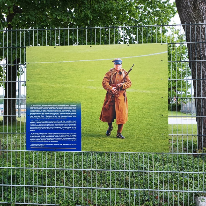 Białystok. Wystawa na płocie, czyli strzelec 42. pułku piechoty wędruje po zakamarkach Stadionu Miejskiego