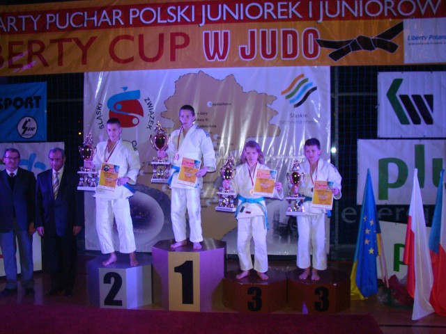 Słupski judoka na najwyższym stopniu podium.