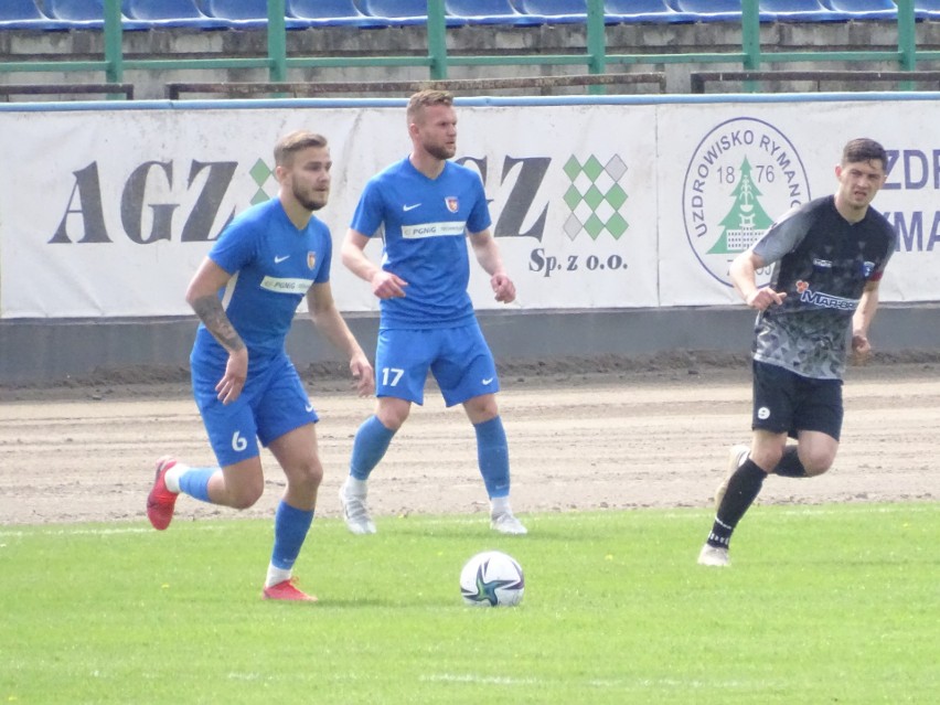 4 liga podkarpacka. Karpaty Krosno wygrały z Błękitnymi Ropczyce 1:0 [RELACJA, ZDJĘCIA]