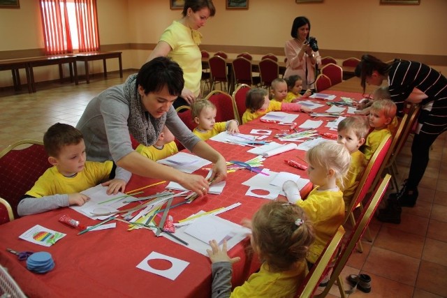 Ośrodek Kultury i Biblioteka w Wielgiem zapraszają dzieci i młodzież na zajęcia plastyczne, których motywem przewodnim są święta wielkanocne. Najlepsze szlaki rowerowe w naszym regionie [zdjęcia]Najbliższe poświęcone będą zdobieniu palm wielkanocnych - 4 kwietnia, godz. 16 w świetlicy w Witkowie, 5 kwietnia, godz. 16.30 w świetlicy w Bętlewie. 7 kwietnia, godz. 16.30 - ośrodek kultury w Wielgiem, ul. Starowiejska.Organizatorzy proszą, by dzieci wzięły ze sobą gałązki tui, bukszpanu, jałowca, bazi, brzozy i wierzby oraz narzędzia - kombinetki.Pogoda na dzień (29.03.2017) | KUJAWSKO-POMORSKIEŹródło: TVN Meteo Active/x-news(Jolanta Młodecka)