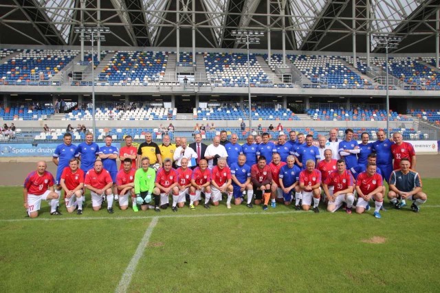 W sobotę na Stadionie Miejskim w Rzeszowie spotkał się tłum zawodników zasłużonych dla podkarpackiej piłki nożnej