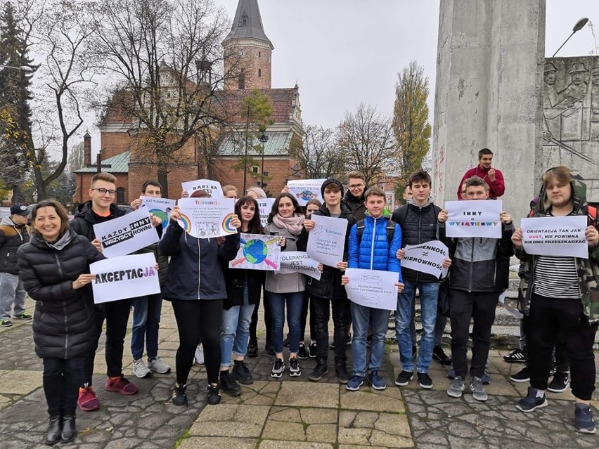 Happening na Starym Rynku - uczyliśmy się tolerancji ZDJĘCIA