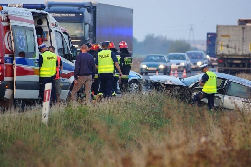 Nowe Skalmierzyce: Zderzenie auta osobowego z ciężarówką