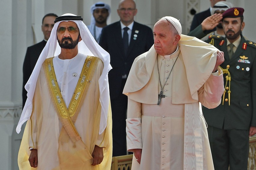 Papież Franciszek odwiedza Zjednoczone Emiraty Arabskie, odprawi mszę w Abu Zabi [ZDJĘCIA] Historyczna pielgrzymka na Półwysep Arabski