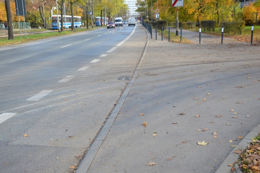 Ul. Wróblewskiego brudzą pojazdy pracujące pprzy pobliskiej...