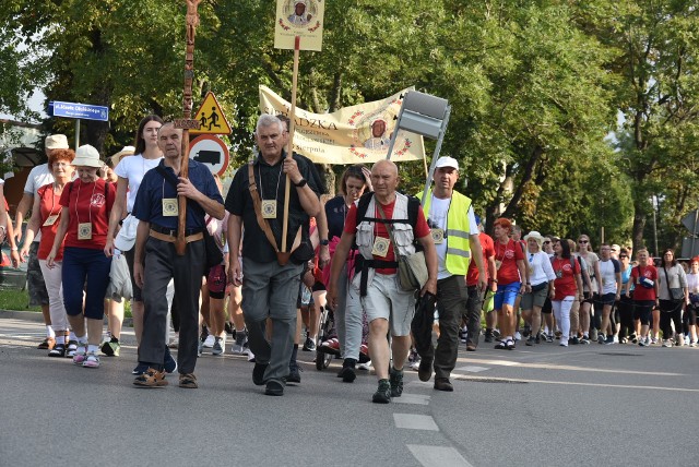 Sieradzka pielgrzymka w drodze na Jasną Górę