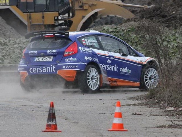 W starej fabryce w Krakowie zespół Cersanit Rally Team ćwiczył oraz dobierał jak najlepsze ustawienia zawieszenia do "Barbórki&#8221;.