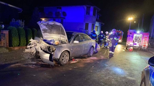 Poważny w skutkach wypadek drogowy wydarzył się w sobotni wieczór na drodze łączącej powiat nowotomyski z wolsztyńskim.Przejdź do kolejnego zdjęcia --->