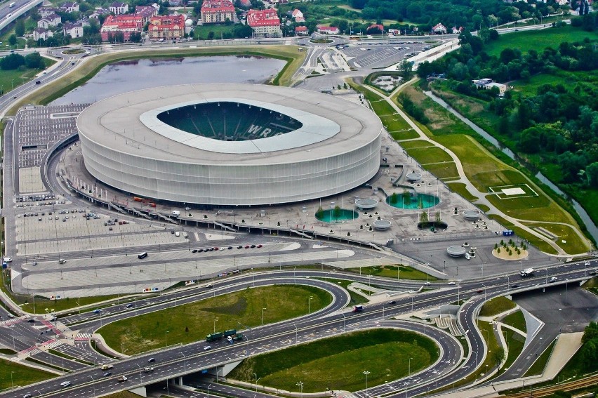 Dziura przy Stadionie Wrocław Dziura koło stadionu za...