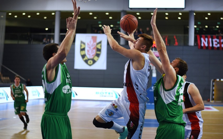 Astoria Bydgoszcz Znicz Basket Pruszków 83:57