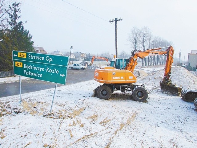 Z powodu budowy ronda w Zalesiu Śląskim droga wojewódzka nr 426 od dziś jest zamknięta. (fot. Radosław Dimitrow)
