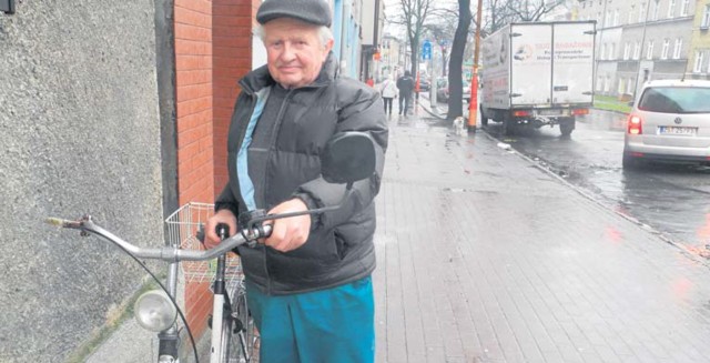 Mnie nie obchodzi, kto zarządza poszczególnymi drogami. Mnie interesuje, dlaczego do tej pory w Kluczewie jest problem ze ścieżkami dla rowerzystów - mówi Julian Gabrysz z ulicy Głównej.