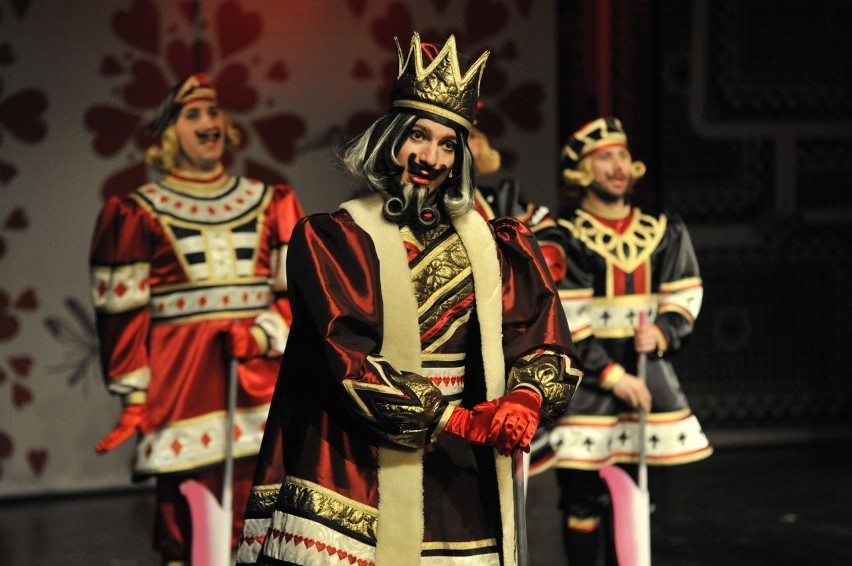 Radomski teatr przekazał dwa wyjątkowe kostiumy na aukcje Wielkiej Orkiestry Świątecznej Pomocy. Zbiórka pieniędzy wciąż trwa!