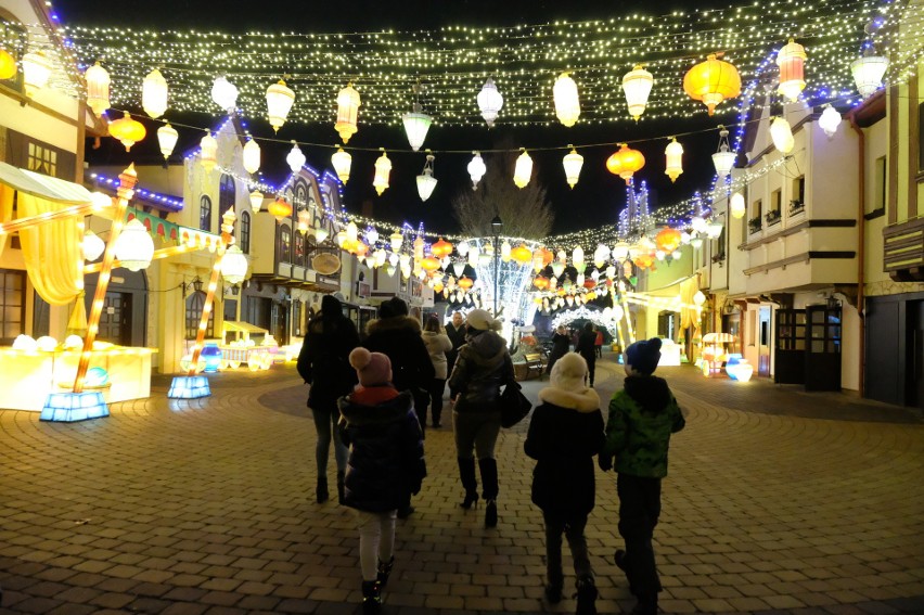 Chorzów. Mikołajki w Ogrodzie Świateł. "Święty" rozdawał...