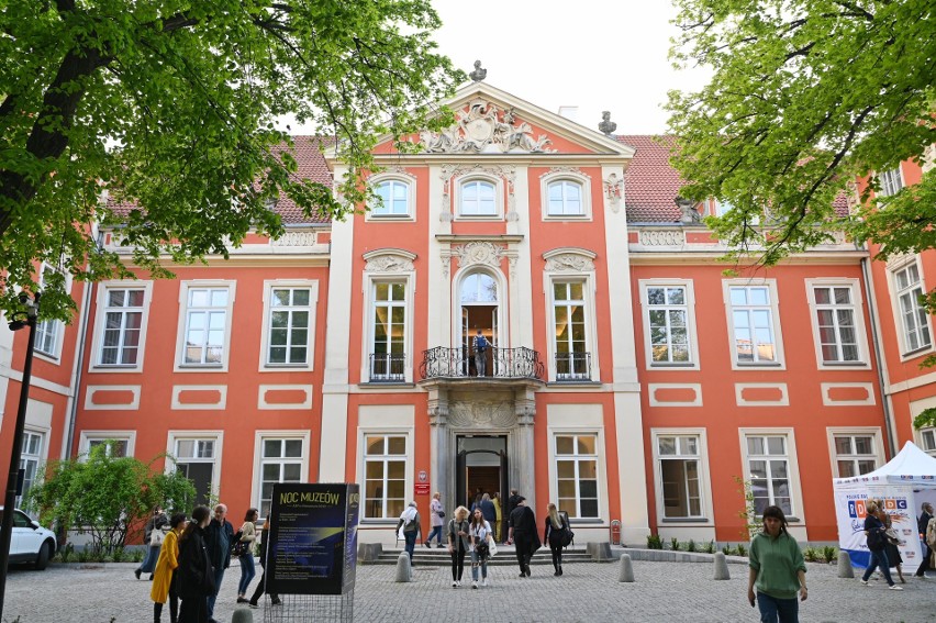 Sztuka ze zbiorów Banku Pekao S.A. przyciągnęła tłumy w Noc Muzeów do Pałacu Czapskich, siedziby ASP w Warszawie