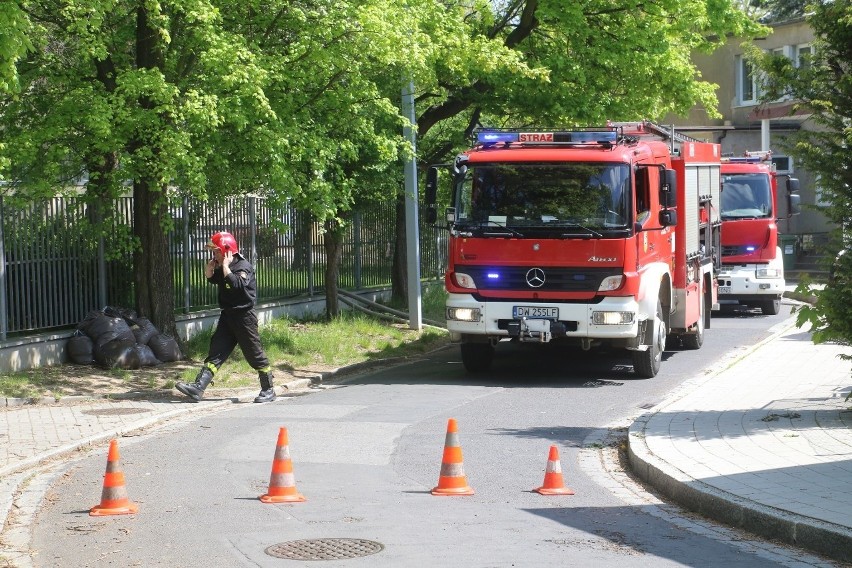 Intensywny zapach chloru na Wielkiej Wyspie. Ewakuowano 5 osób, jeden mężczyzna w szpitalu (ZDJĘCIA)