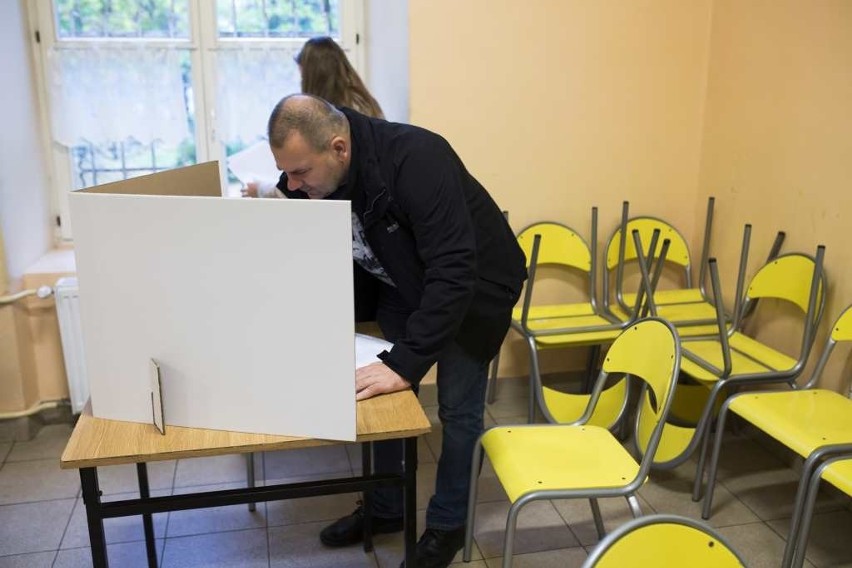 Wybory samorządowe 2018. Tak głosują mieszkańcy Krakowa [ZDJĘCIA]