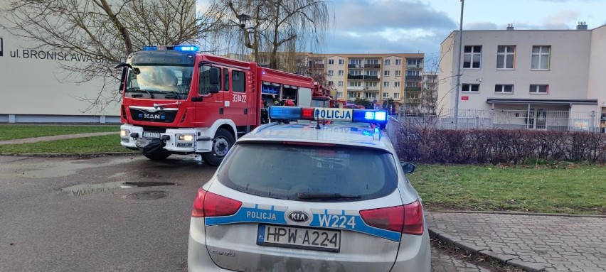 Strażacy wezwani zostali do pożaru w budynku wielorodzinnym...