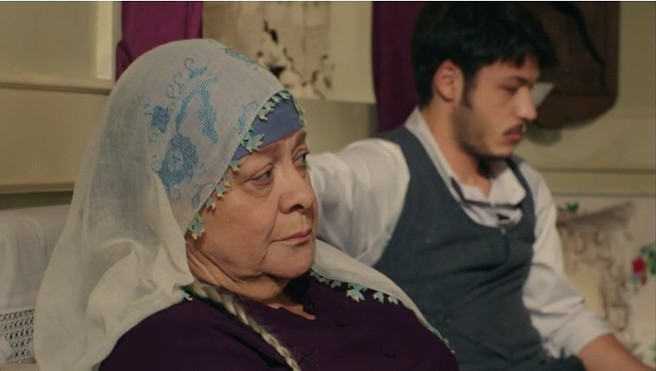 "Zraniona miłość" odcinek 9. Cevdet chce rozwieść się z Azize! Jego rodzina weźmie udział w balu? [STRESZCZENIE ODCINKA]