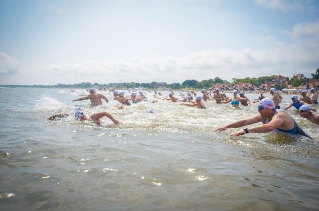 Wyścig pływacki w okolicy sopockiego mola to impreza sportowa z ponad 20-letnią tradycją