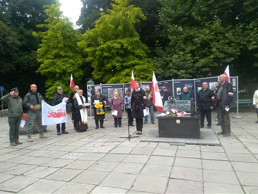 Kraków. Mija 20 lat od wmurowania kamienia węgielnego pod pomnik "Tym co stawiali opór komunizmowi w latach 1944-1956". 