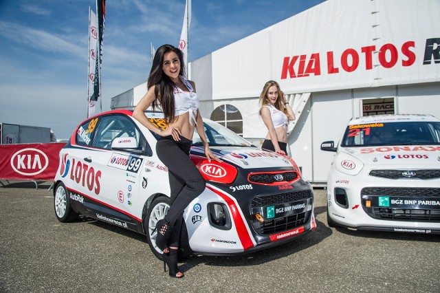 W najbliższy weekend Mistrzostwa Polski Kia Lotos Race – czyli jedynej polskiej serii wyścigowej, której zawody odbywają się pod patronatem Międzynarodowej Federacji Samochodowej – zawita na Tor Poznań. To jedyna w tym sezonie runda wyścigów Picanto w naszym kraju.Fot. Kia