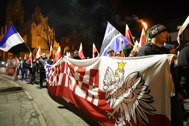 1 marca obchodzimy Dzień Pamięci Żołnierzy Wyklętych. Z tej okazji o godzinie 18.00 w kościele pw. św. Andrzeja Boboli odbyła się uroczysta masz święta w intencji żołnierzy wyklętych. Po godzinie 19 rozpoczął się Marsz Żołnierzy Wyklętych - spod kościoła pod obelisk Leszka Białego przy ul.  Markwarta. Zapraszamy do obejrzenia zdjęć.Flash Info odcinek 4 - najważniejsze informacje z Kujaw i Pomorza.