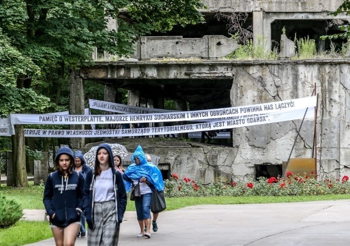 Gdańsk. Transparenty sprzeciwu wobec specustawy o...