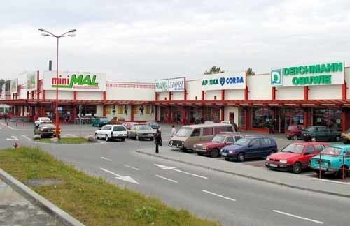 Zdania są podzielone. Część mieszkańców Przemyśla uważa,  nie powinno się budować następnych hiupermarketów., część, że tak. 