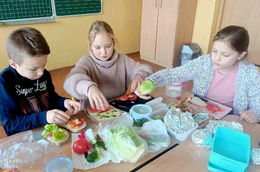 Piękna akcja promująca zdrowy tryb życia w Szkole Podstawowej w Mściowie. Co zrobili uczniowie? Zobacz zdjęcia 