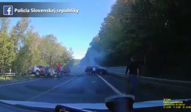 Do makabrycznego wypadku doszło na słowackich drogach. Kierowcy ferrari, mercedesa, porsche na polskich numerach ścigali się na drodze. W pewnym momencie doszło do zderzenia jednego z samochodów ze skodą fabią. Zginęła jedna osoba. 