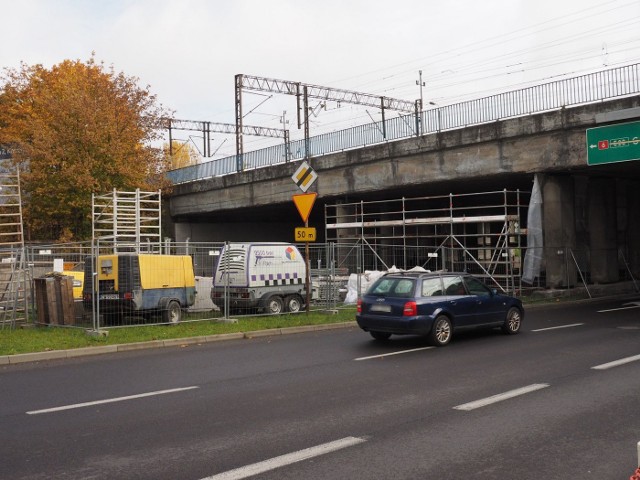 Wiadukt kolejowy w Koszalinie ma być solidnie wzmocniony, betonowe elementy zostaną poddane czyszczeniu i będą zabezpieczane przed ewentualną korozją
