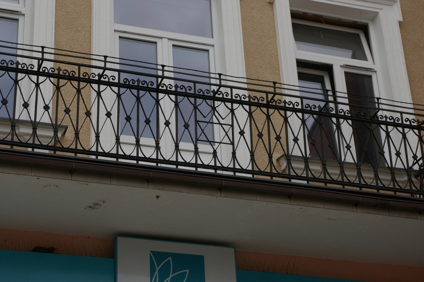Są takie niezwykłe dwa balkony w Rynku, których kute...