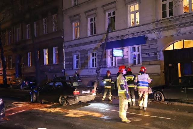 Do wypadku doszło w środę po godzinie 22.30 na ul. Sądowej w Opolu.