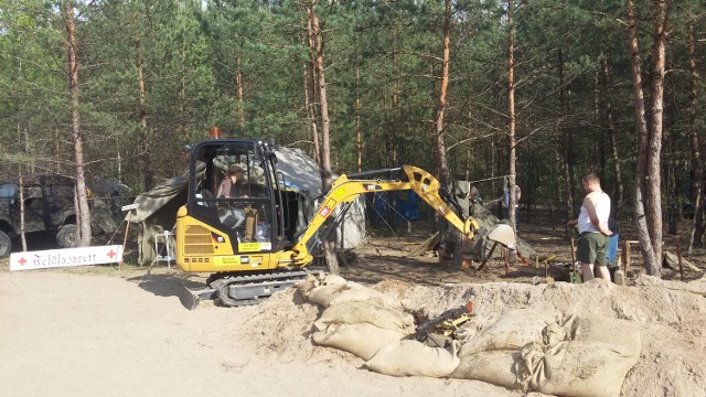 VI Piknik Militarny Misja Wschód trwa. Organizatorzy jak co roku w Ogrodniczkach przygotowywali wszystkie rekonstrukcje bardzo skrupulatnie.