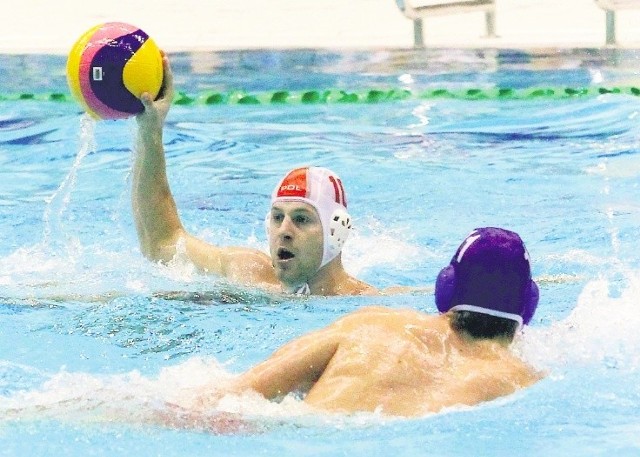 Robert Sekuła (z piłką) z Arkonii Szczecin zagra dziś w reprezentacji Polski przeciwko Malcie.