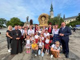 Dożynki Jasnogórskie z podziękowaniami dla rolników. Telus: - Oddaję dziś hołd spracowanym rękom polskiego rolnika