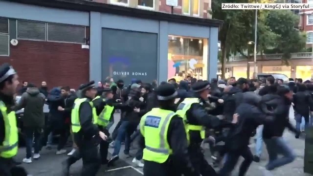 Pseudokibice Romy starli się z londyńską policją przed meczem z Chelsea