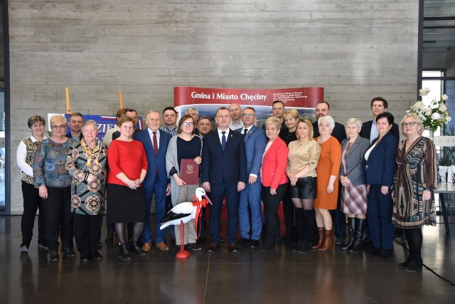 Pamiątkowe zdjęcie ze spotkania z sołtysami w gminie Chęciny. Więcej na kolejnych slajdach