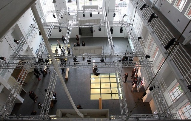 Duża przestrzeń w hallu Trafostacji Sztuki w Szczecinie pozwoli na organizację wystaw, koncertów i innych wydarzeń artystycznych.
