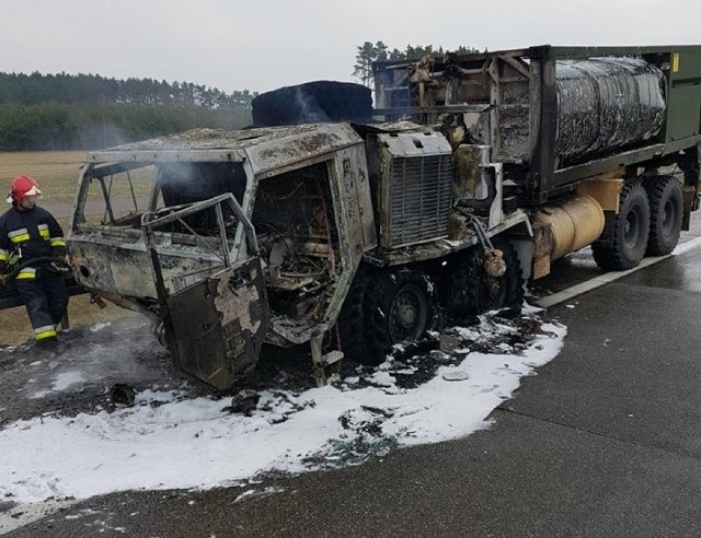 Pożar na A2: Spłonęła amerykańska cysterna wojskowa