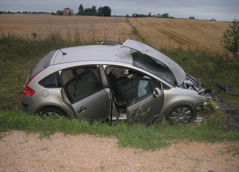 Poćkuny. Czołowe zderzenie. Renault wbił się w citroena [ZDJĘCIA]