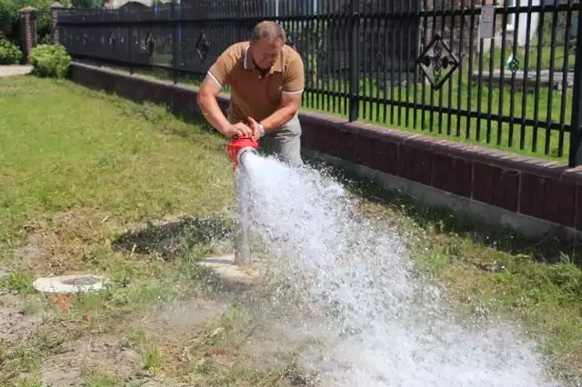 Ostrołęka i Kolonia Potkanna w gminie Przytyk mają już sieć wodociągów. Wykonawca wodociągów wybudował też hydranty.