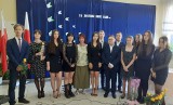 Pożegnanie ósmoklasistów w Szkole Podstawowej w Wielgusie. Pełne wzruszeń wspomnień i podziękowań za wspólne lata. Zobaczcie i posłuchajcie
