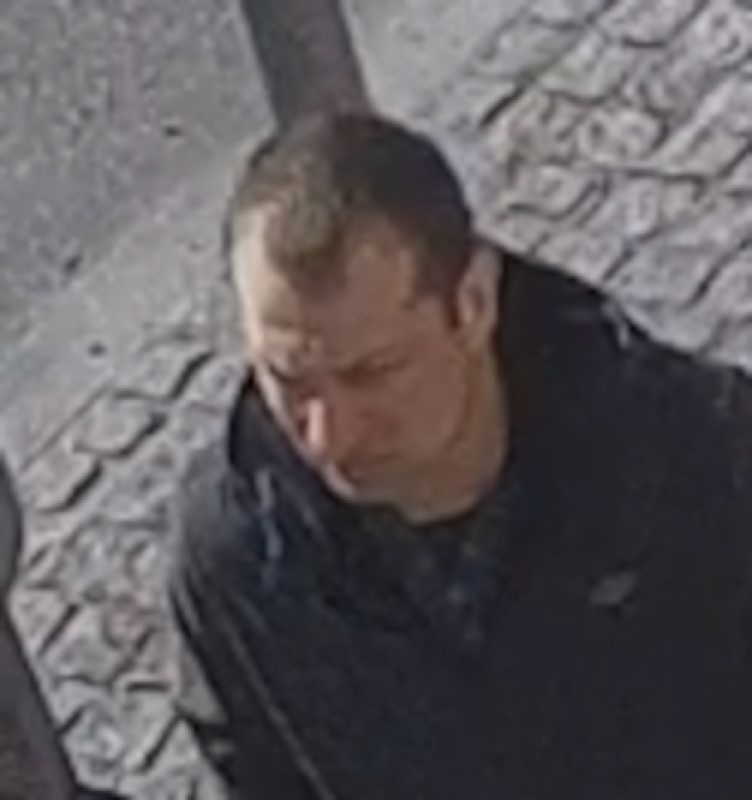 Gdynia: Policja poszukuje mężczyzny, który mógł mieć związek z inną czynnością seksualną. Rozpoznajesz go? Zadzwoń na policję!