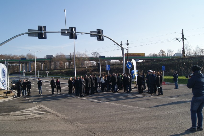 Parę minut po dwunastej nastąpiło symboliczne przeciecie...