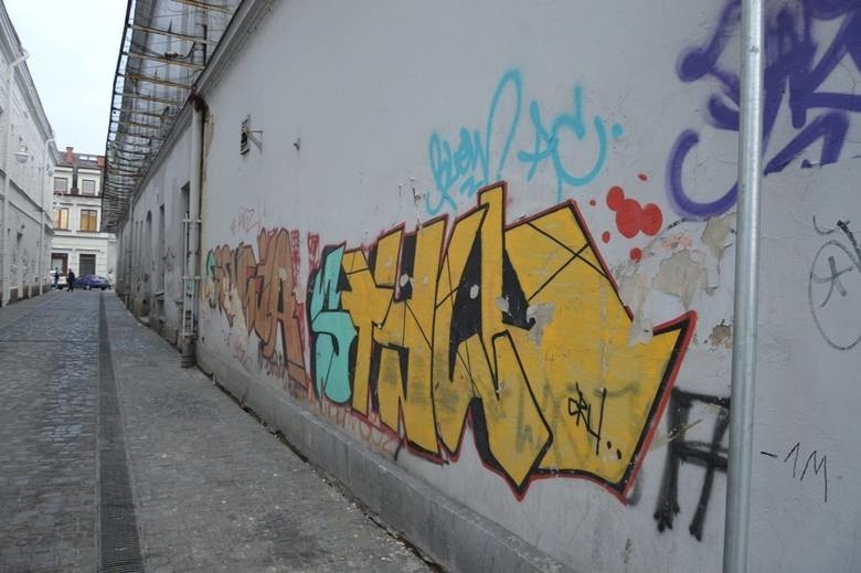 Nowy Sącz. Sprawca uszkodzenia muralu Mgr. Morsa z zarzutem. Grozi mu nawet do 5 lat więzienia  
