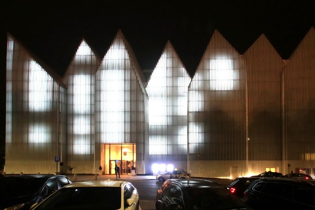 Wspaniałe iluminacje na budynku szczecińskiej filharmonii